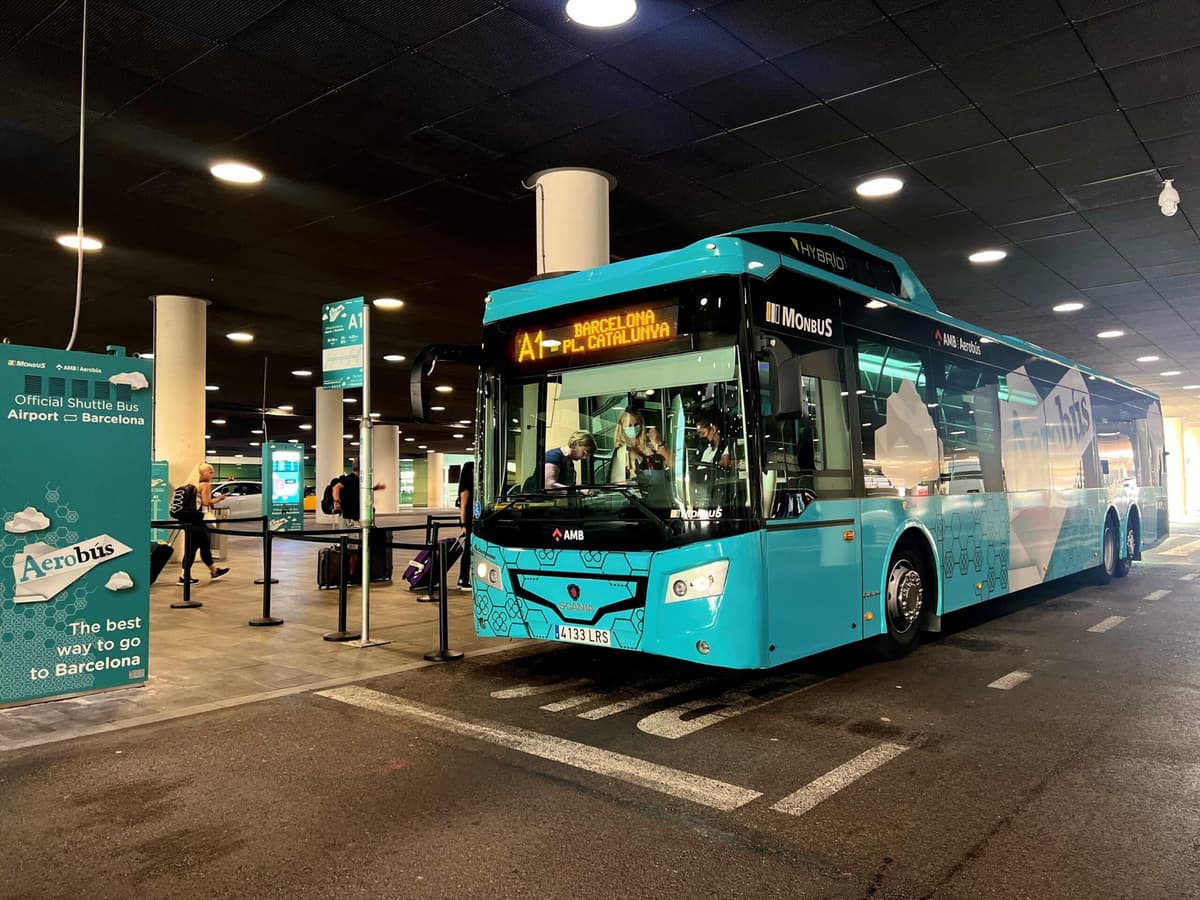 Aerobús Barcelona airport bus to city center in summer