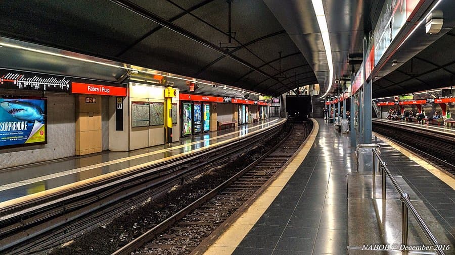 Barcelona Metro L9 Sud line — airport to city center in summer