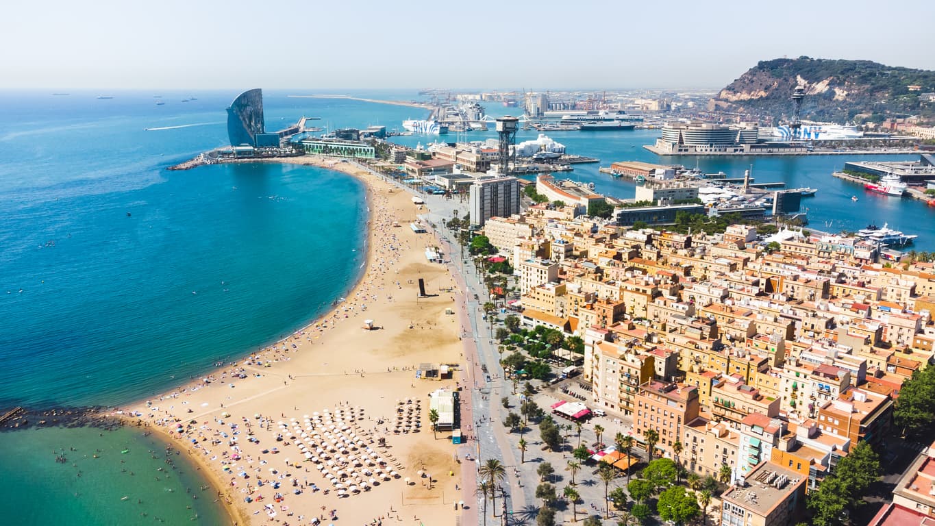 Barcelona El Prat Airport — getting to the city center in summer
